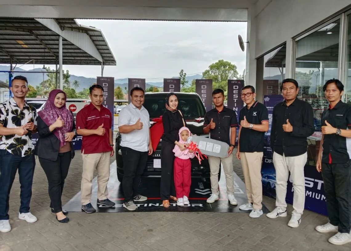 Penyerahan Perdana Mitsubishi Destinator di Padang